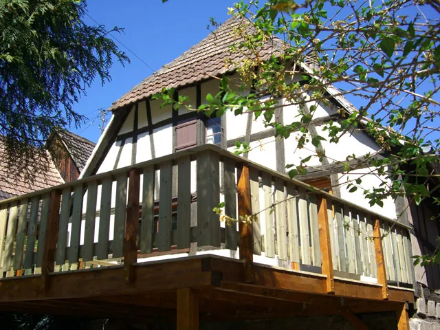 The half-timbered house and its terrace